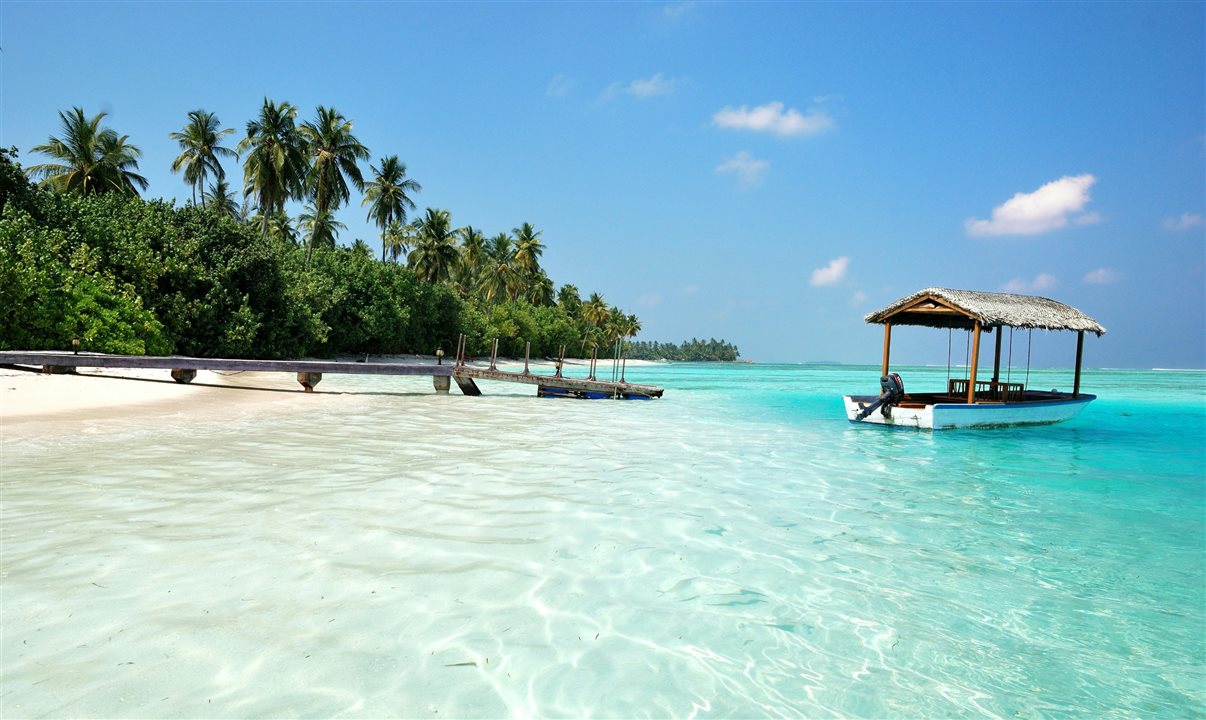 Para cigarros eletrônicos, a proibição segue para todas as idades