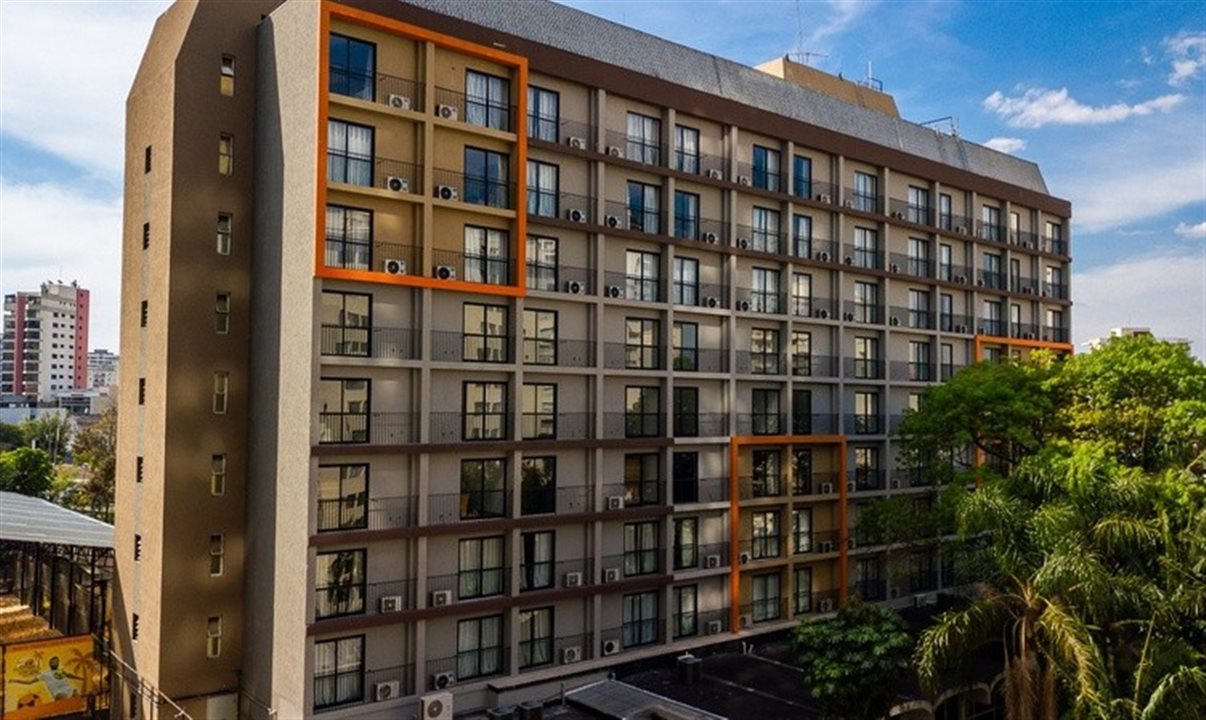 O Slim Hotel Neo São Bernardo do Campo dispõe de 110 acomodações com varandas privativas, ideais para diferentes perfis de viajantes