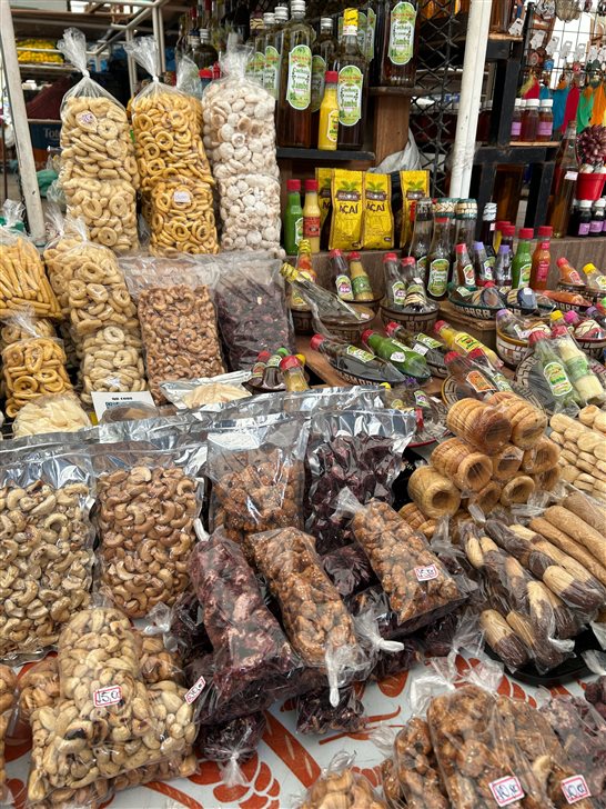 Biscoitos, castanhas, geleias e o que mais preferir...