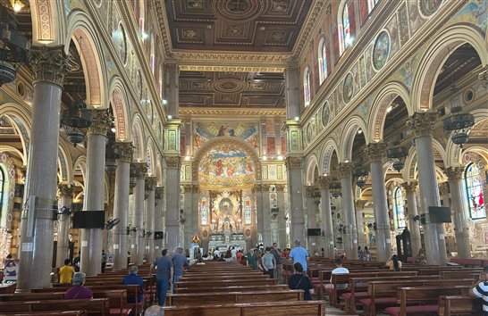 Interior da Basílica repleto de detalhes