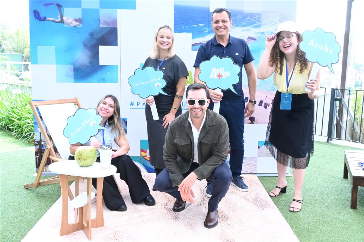 Carina Deusdado, Alessandra Cardoso, Carlos Barbosa, Jennifer Neco e Ivan Calderón, do Turismo de Aruba\n\n