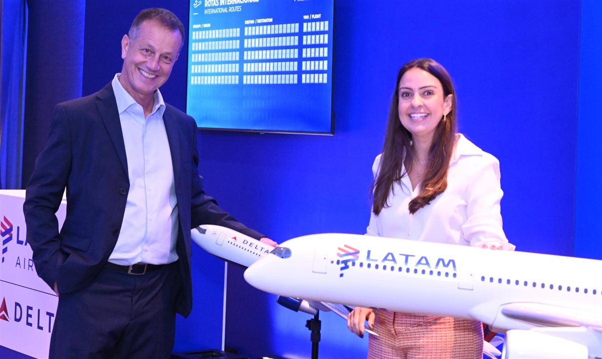 Ricardo Oliveira, gerente de Vendas da Delta no Brasil, e Aline Mafra, diretora de Vendas e Marketing da Latam Brasil