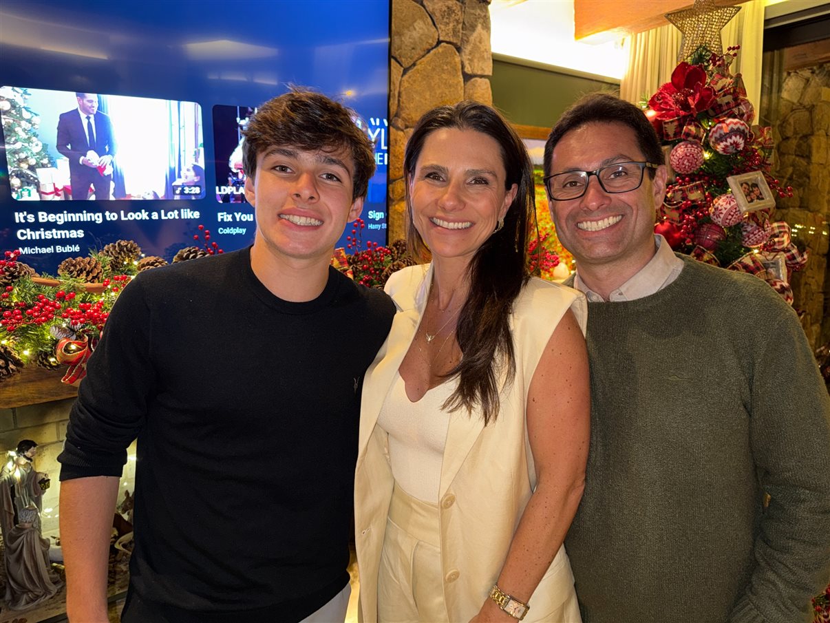 Any Brocker com o filho, Gonçalo, e o marido, Luiz Américo