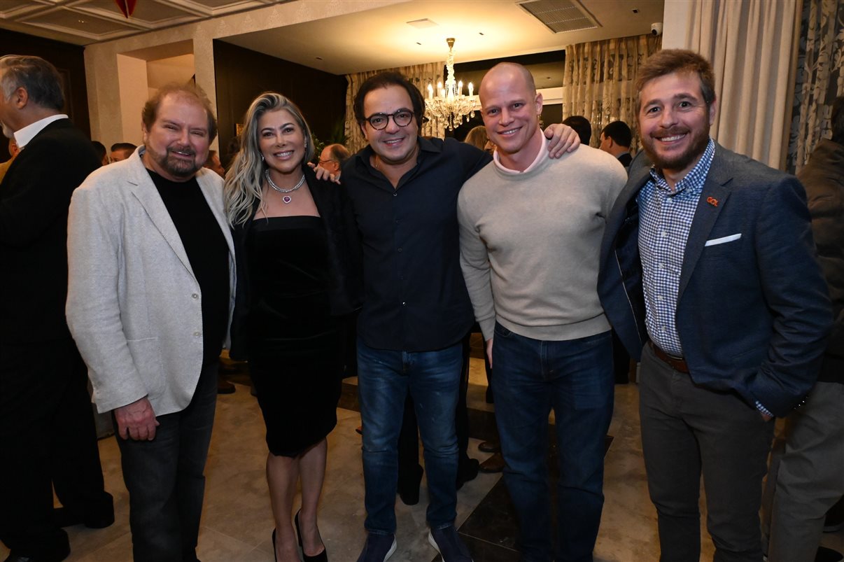 Guilherme Paulus, do Castelo Saint Andrews, Claudia Martinez, do Grupo SHE, Fabio Godinho, da CVC, José Guilherme Alcorta, da PANROTAS, e Danillo Barbizan, da Gol
