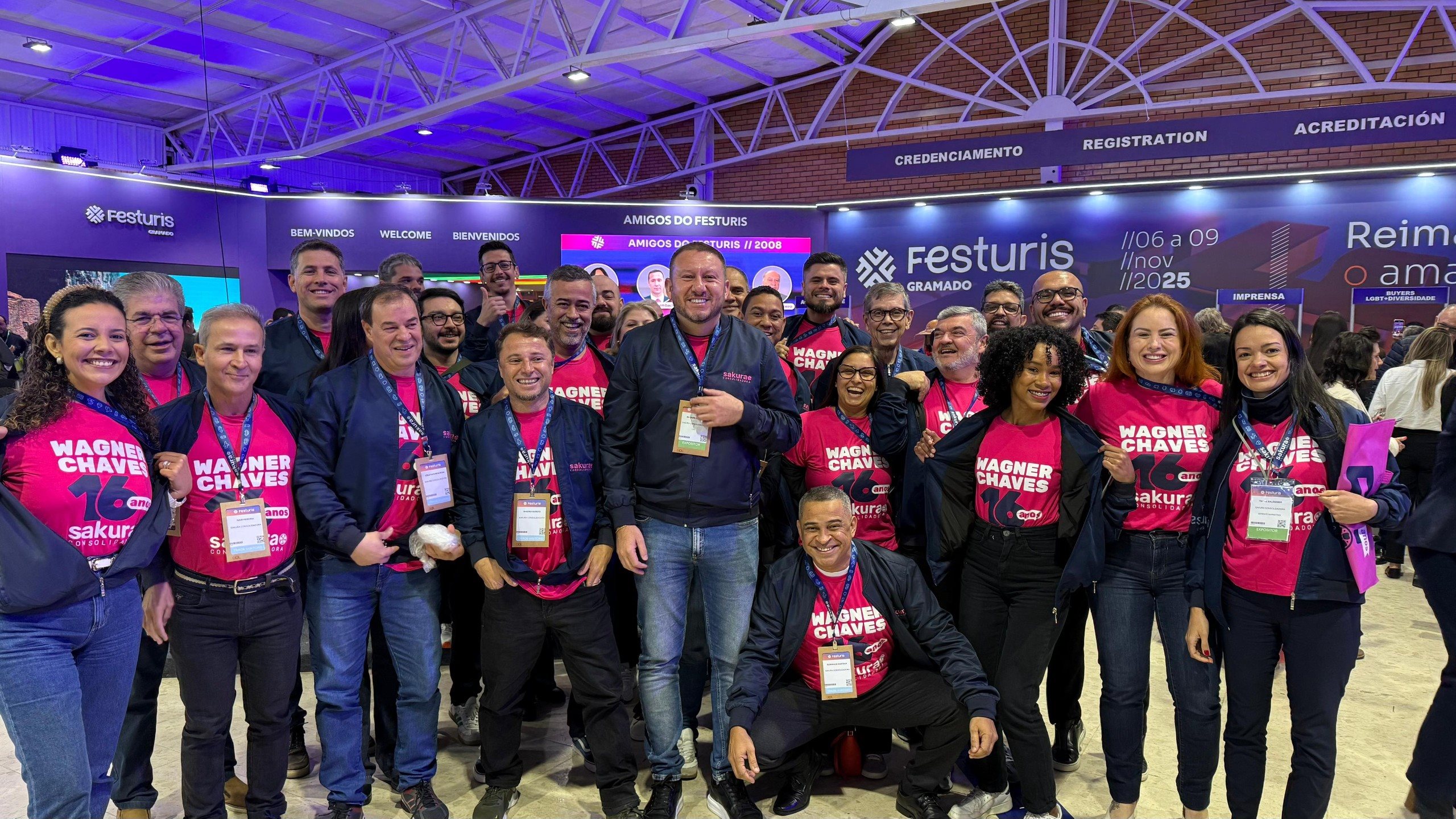 Toda a equipe da Sakura já o esperava na porta principal do Serra Park, antes mesmo da abertura dos portões