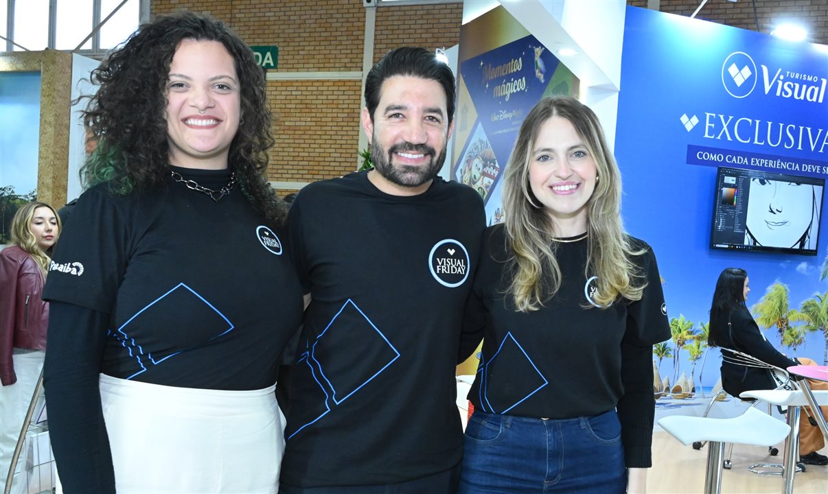 O diretor Hugo Lagares entre Bruna Ortunes, nova executiva responsável por Grupos na Visual Turismo, e Amanda Zeni, que deixou a Queensberry para liderar a marca de luxo da operadora