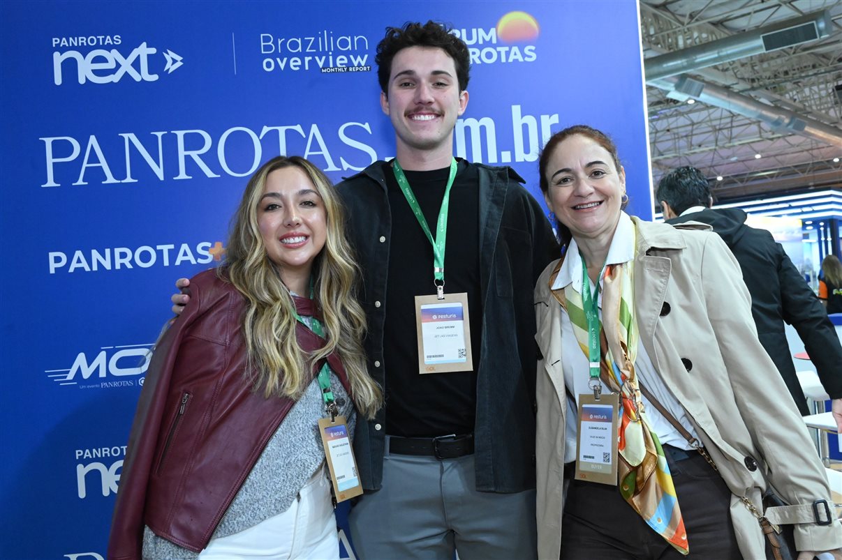 Festuris 2025 começa oficialmente em Gramado com o corte da fita por autoridades