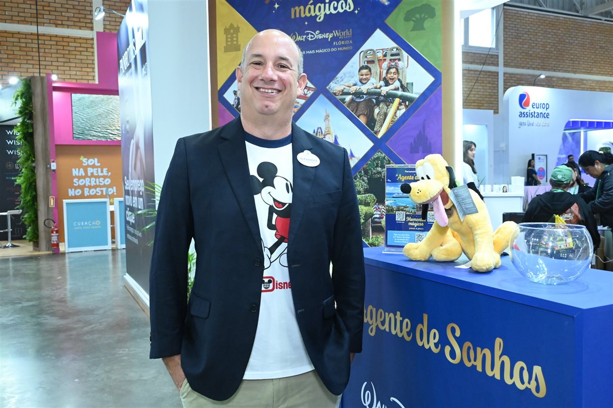 Festuris 2025 começa oficialmente em Gramado com o corte da fita por autoridades