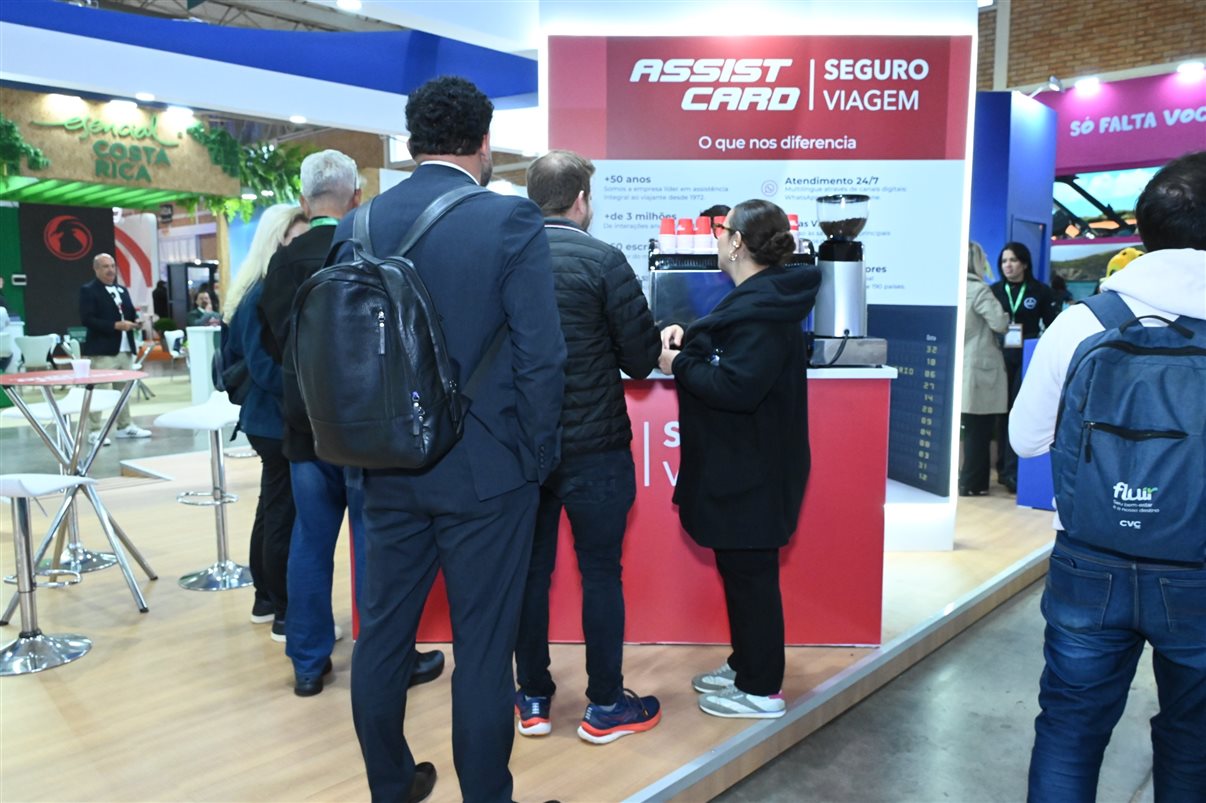 Festuris 2025 começa oficialmente em Gramado com o corte da fita por autoridades