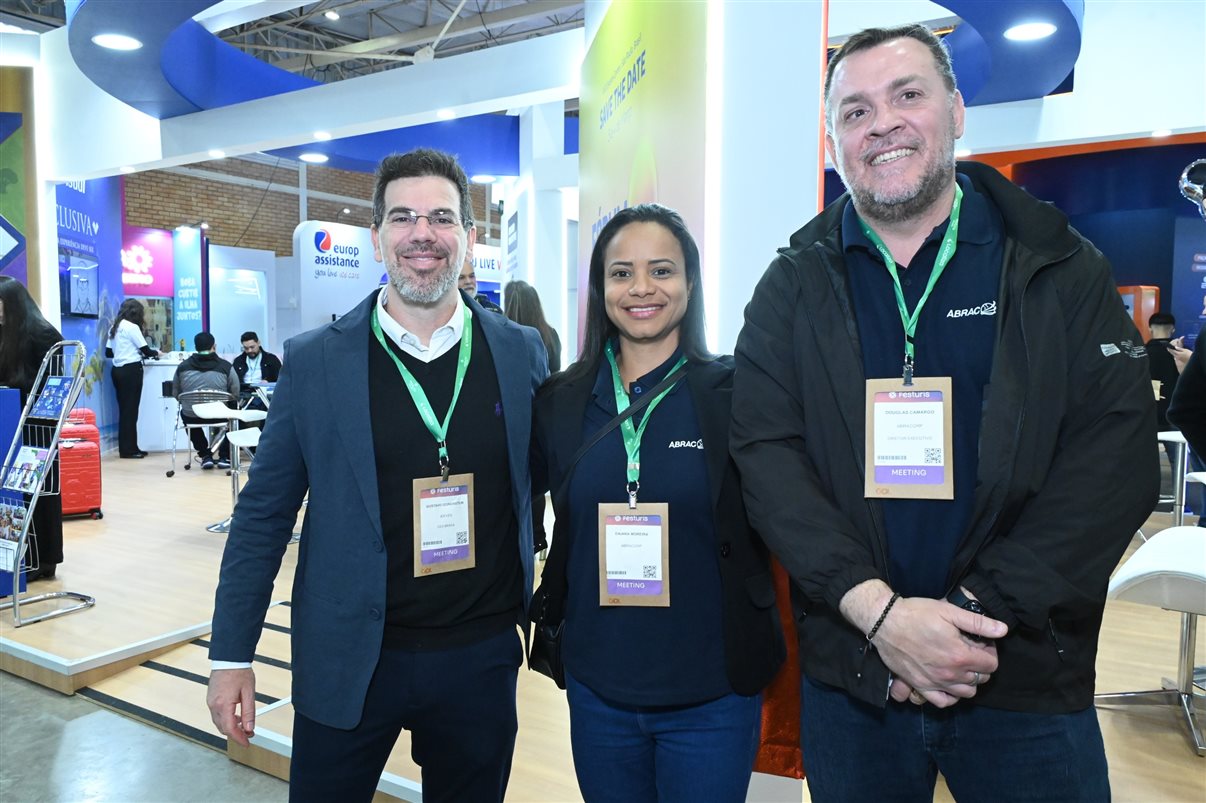 Festuris 2025 começa oficialmente em Gramado com o corte da fita por autoridades