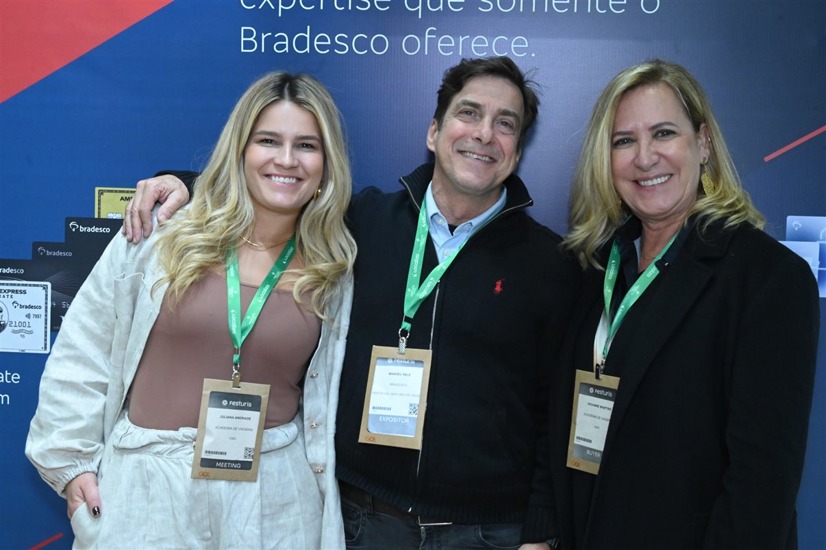 Festuris 2025 começa oficialmente em Gramado com o corte da fita por autoridades