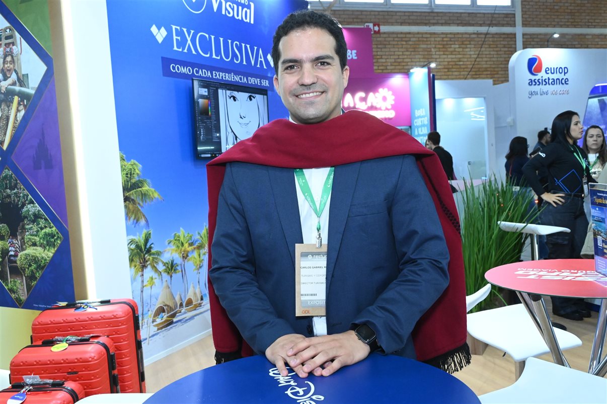 Festuris 2025 começa oficialmente em Gramado com o corte da fita por autoridades