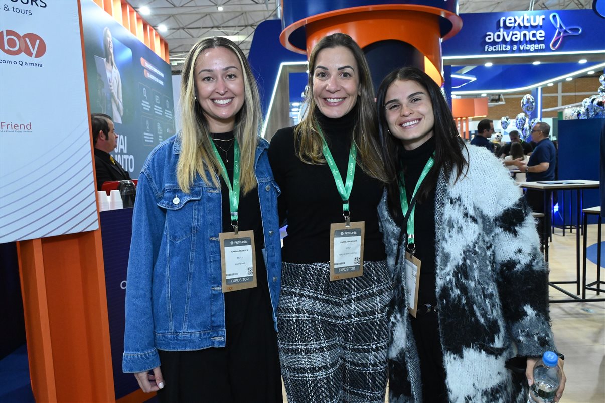 Festuris 2025 começa oficialmente em Gramado com o corte da fita por autoridades