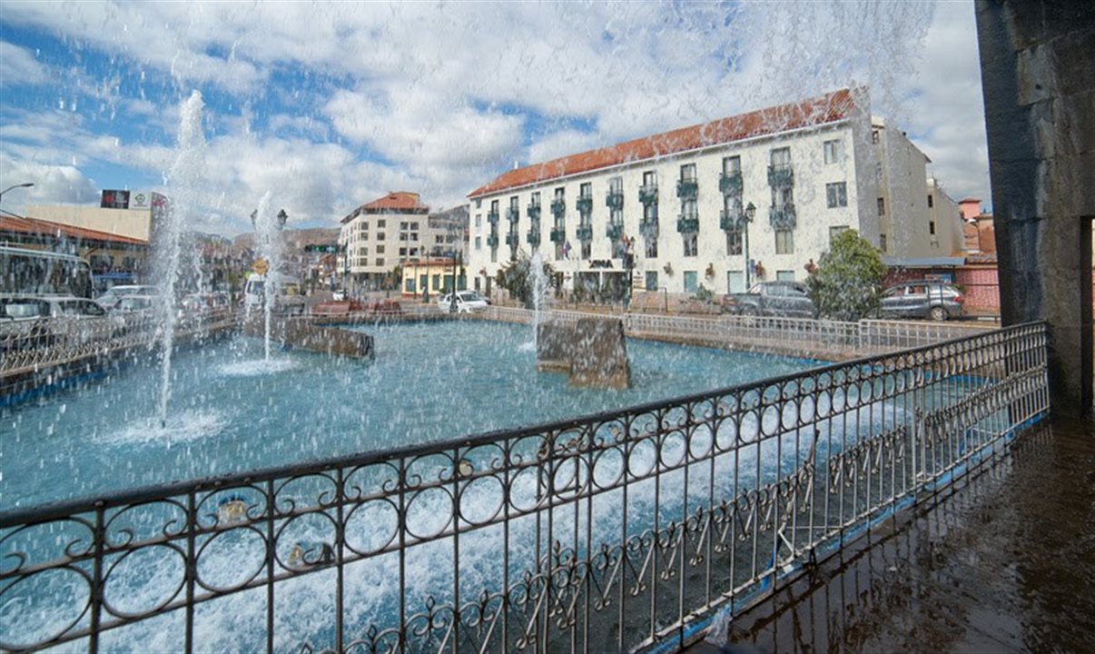 Projeto foi concebido com base na arquitetura tradicional de Cusco, reinterpretada em linguagem contemporânea