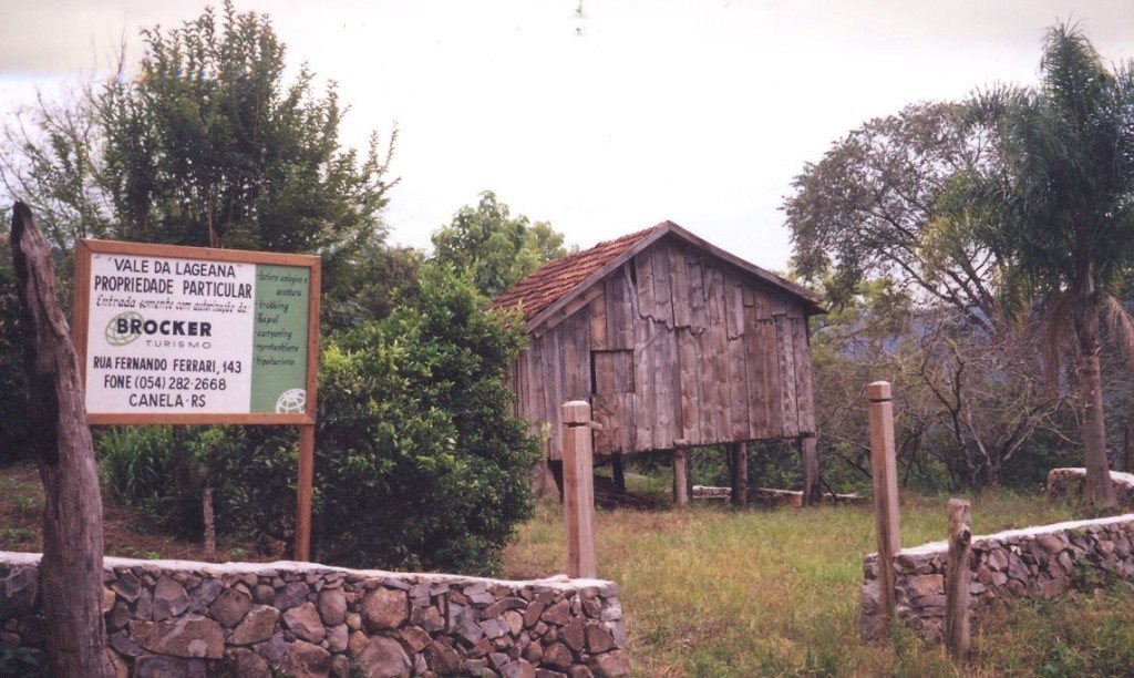 Primeira sede da Brocker, no Vale da Lageanda, em 1995