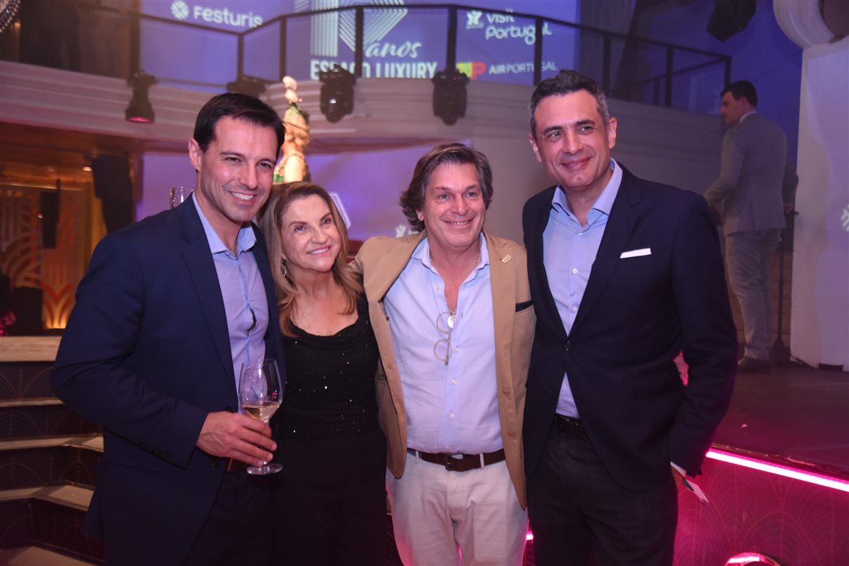 Eduardo Zorzanello e Marta Rossi, do Festuris, com Bernardo Cardoso, do Turismo de Portugal, e Carlos Antunes, da Tap