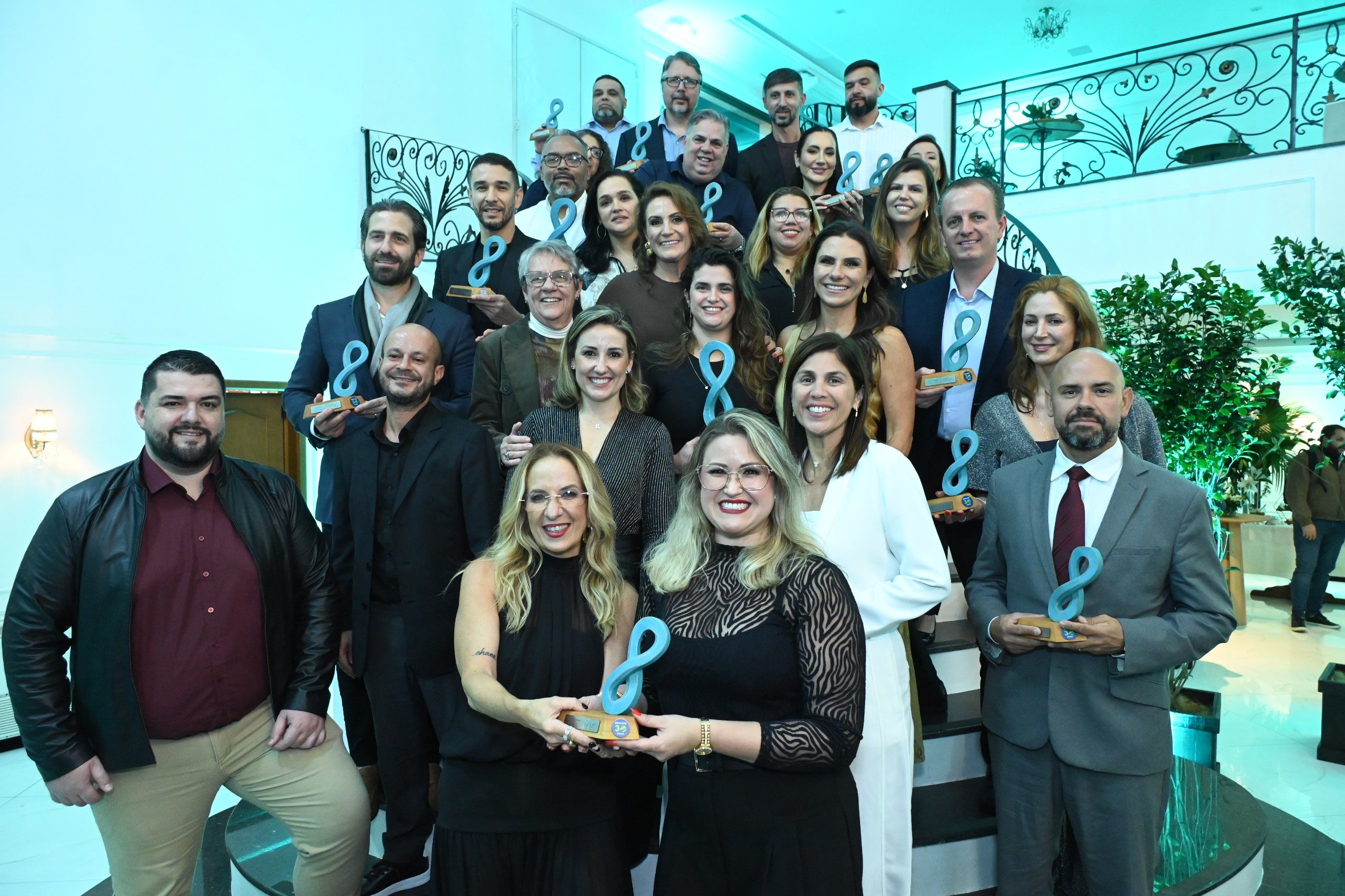 Any Brocker com os premiados do Troféu Infinito 2025