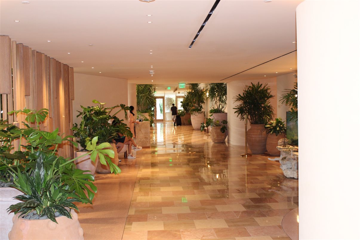 Caminho para lobby do hotel