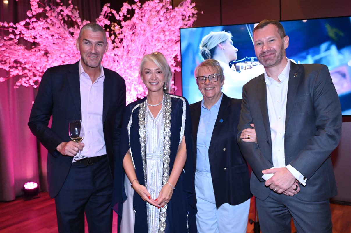 Qatar Airways faz 15 anos de Brasil: os vice-presidentes Paul Starrs e Criag Thomas recebem Ana Maria Berto e Catia Frias, da Orinter