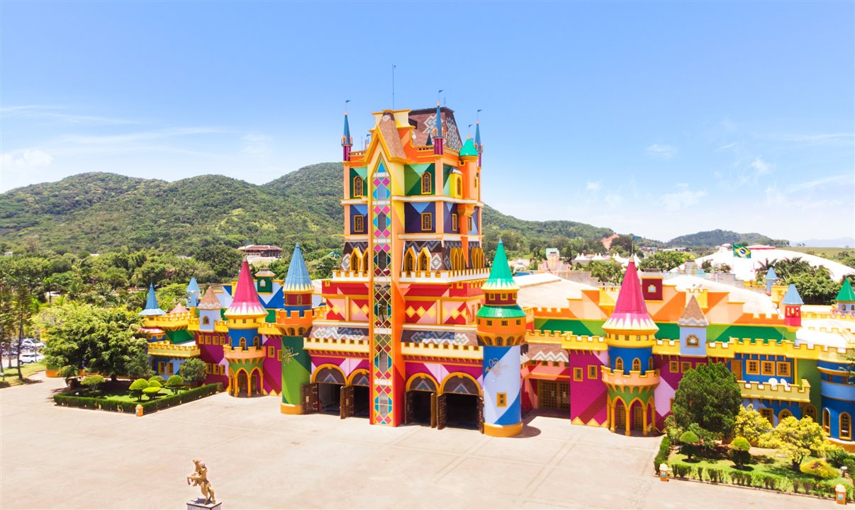 Expansão prevê a construção de três hotéis com 200 apartamentos em cada