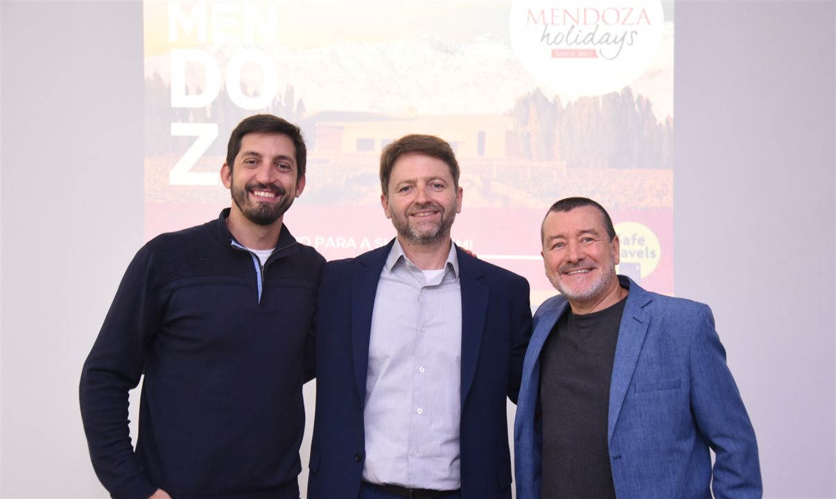 Flávio de Sica, da PANROTAS, Roby Riedel, da Mendoza Holidays, e Ivan Cadahia, da Aerolíneas Argentinas