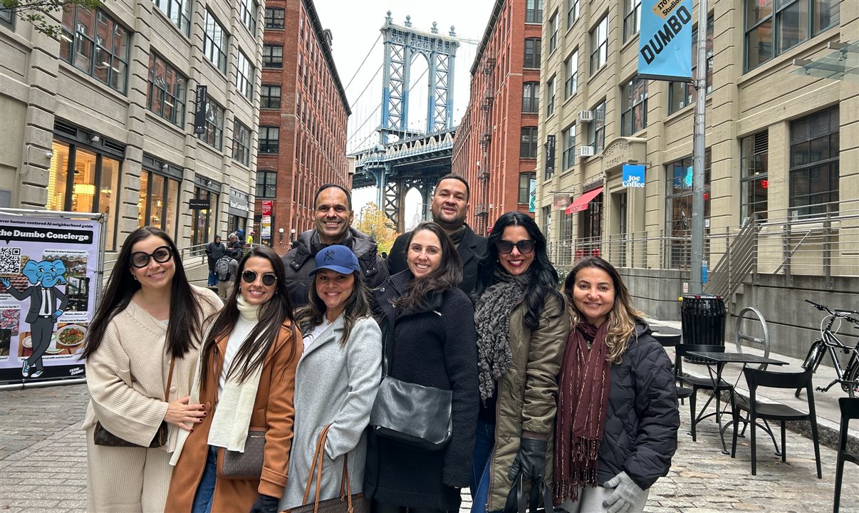 Sara Meirinho (SV Travel), Naiara Catao (Viajando com Naná), Isabela Silva (LCA Viagens), Hugo Silva Franco (Air Canada), Daniela Fabris (Bex Brazilian Exchange), Frederico Landa (Rio Milhas), Sandra Murici (Rextur Advance) e Ediene Barbosa (Pier Viagens) no Brooklyn