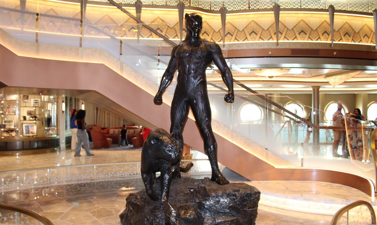 Pantera Negra é o personagem no Grand Hall do Disney Destiny