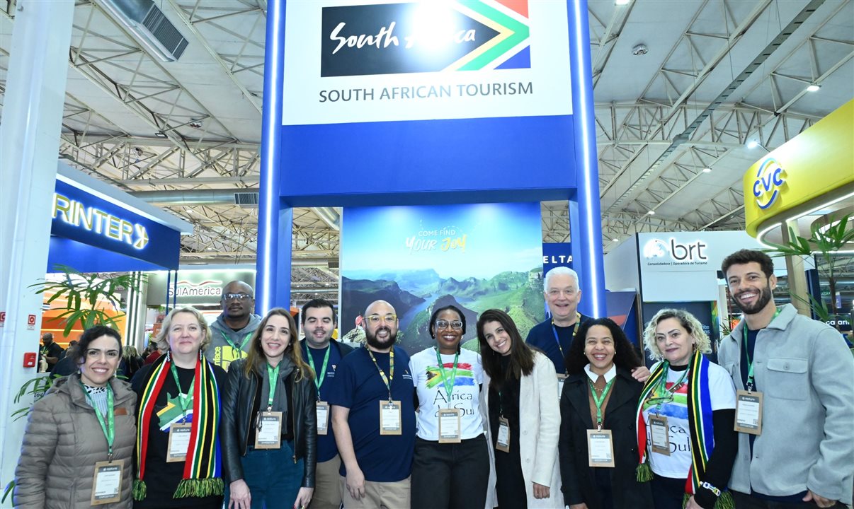 Lívia Burger, da Grosvenor Tours, Anri Swart, do Consulado da África do Sul, Stanley Mduduzi, da SAA, Juiana Prado, da Hip Hotels, Gabriel e Kadu, da SAA, Gladness Kumalo, do Consulado da África do Sul, Carolina Dias, da Stylish Travel, Dirk, da SAA, e Diogo Caldeira, do Turismo da África do Sul