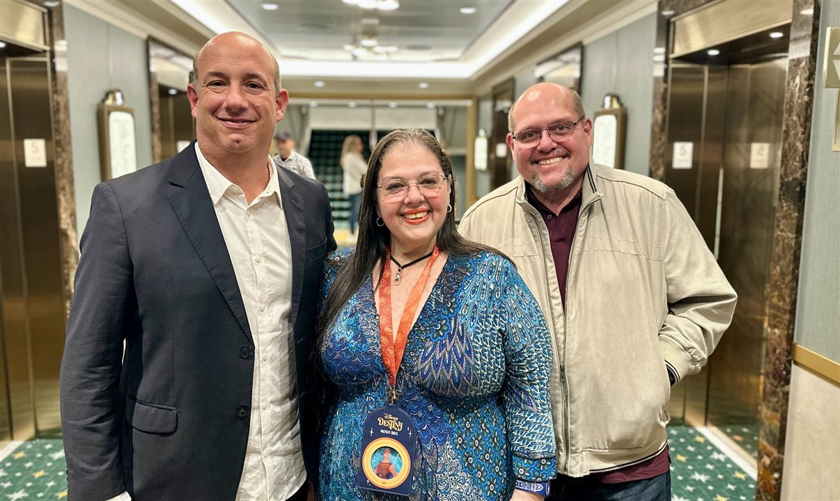 Alexander Haim, da Disney Destinations, com Daniele Karbage e Ricardo Pereira, da Central Marítima