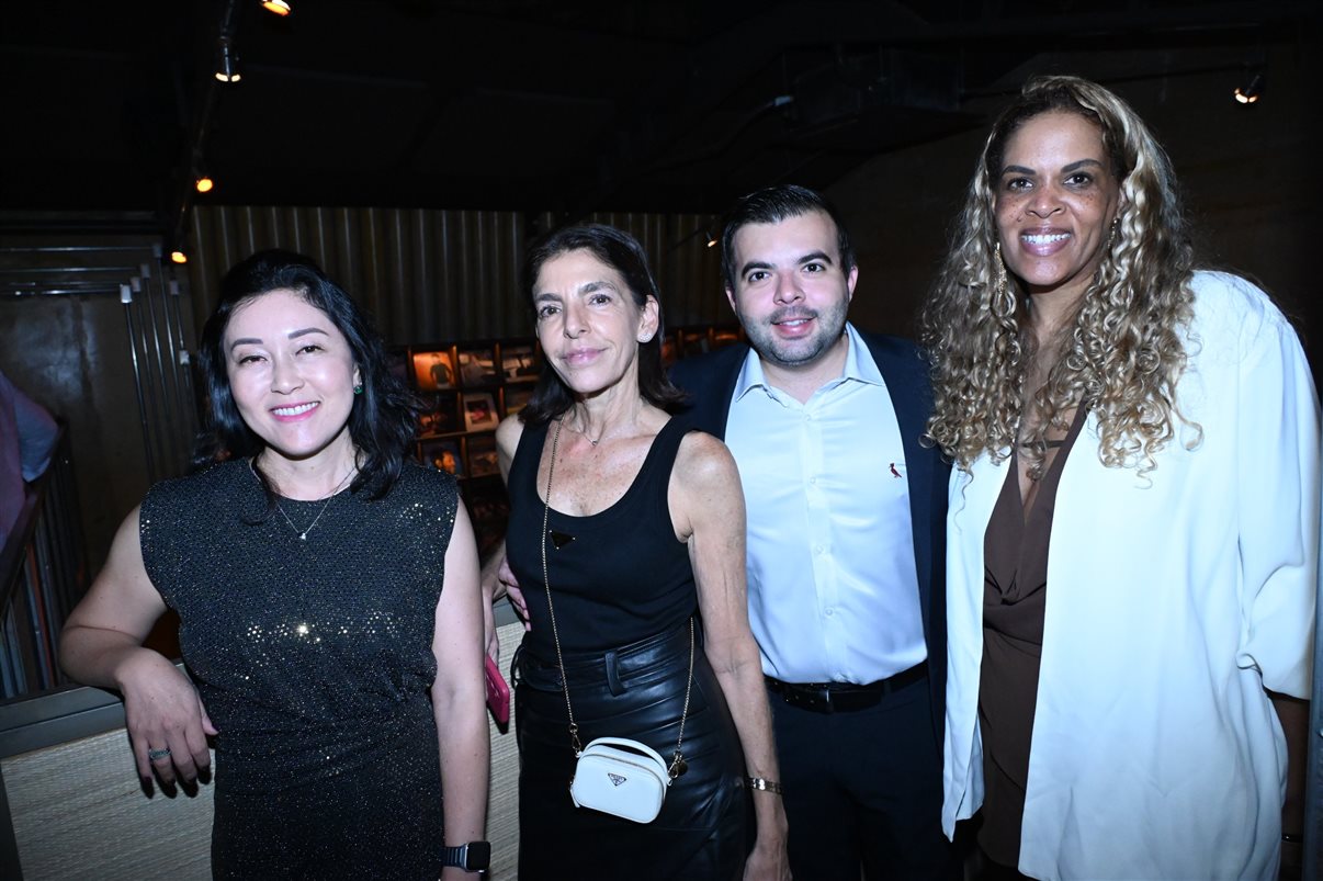 Mayra Iguchi e Ligia Danesi, da Hip Hotels, com Gabriel Gomes e Val Antenor, da South African Airways