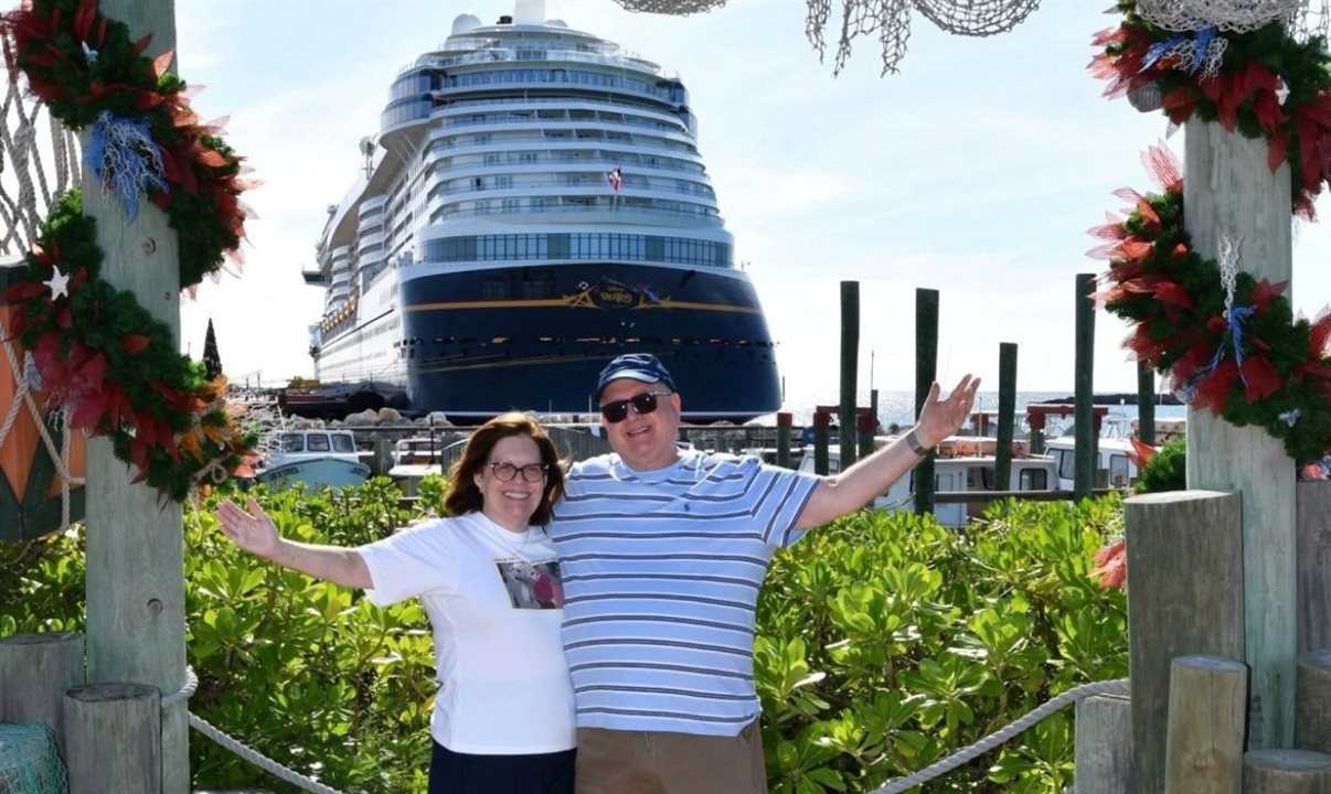  Rodolpho Gerstner, da RCA, com sua esposa Maria Goreti na parada na Castaway Cay