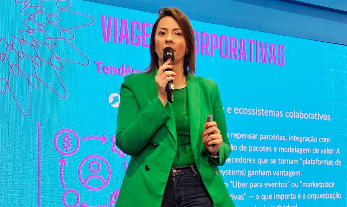 Luana Nogueira, diretora-executiva da ALAGEV, em palestra na Festuris 2025