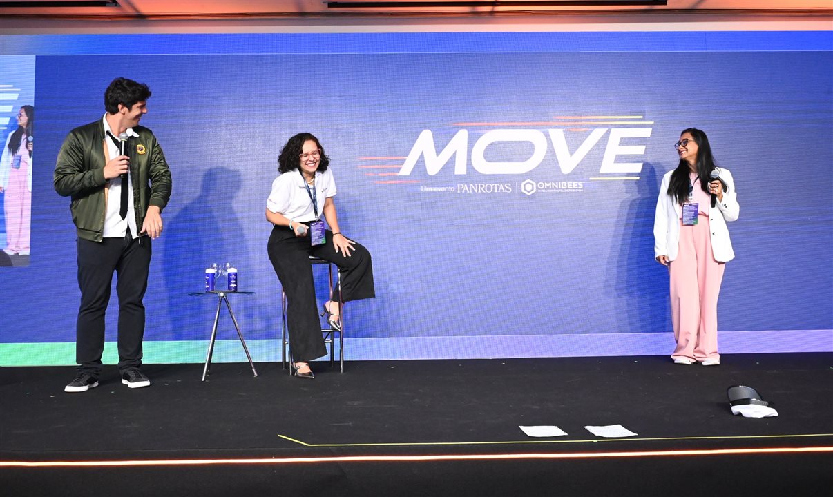 Rafael Infante, Morgana Fonseca (BCD Travel) e Alessandra Ramos fizeram uma cena de improviso durante o stand up