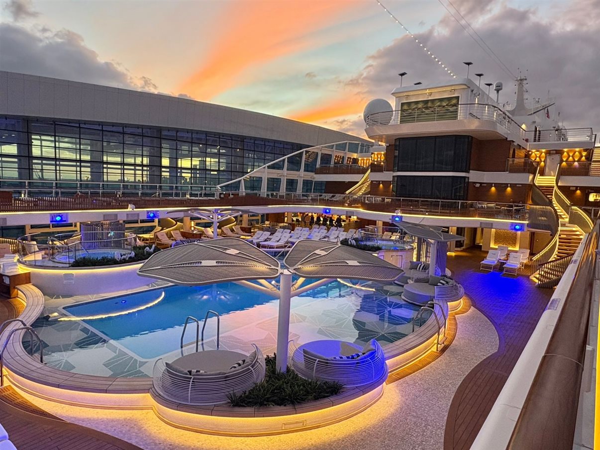 Espaço externo do Oceania Allura