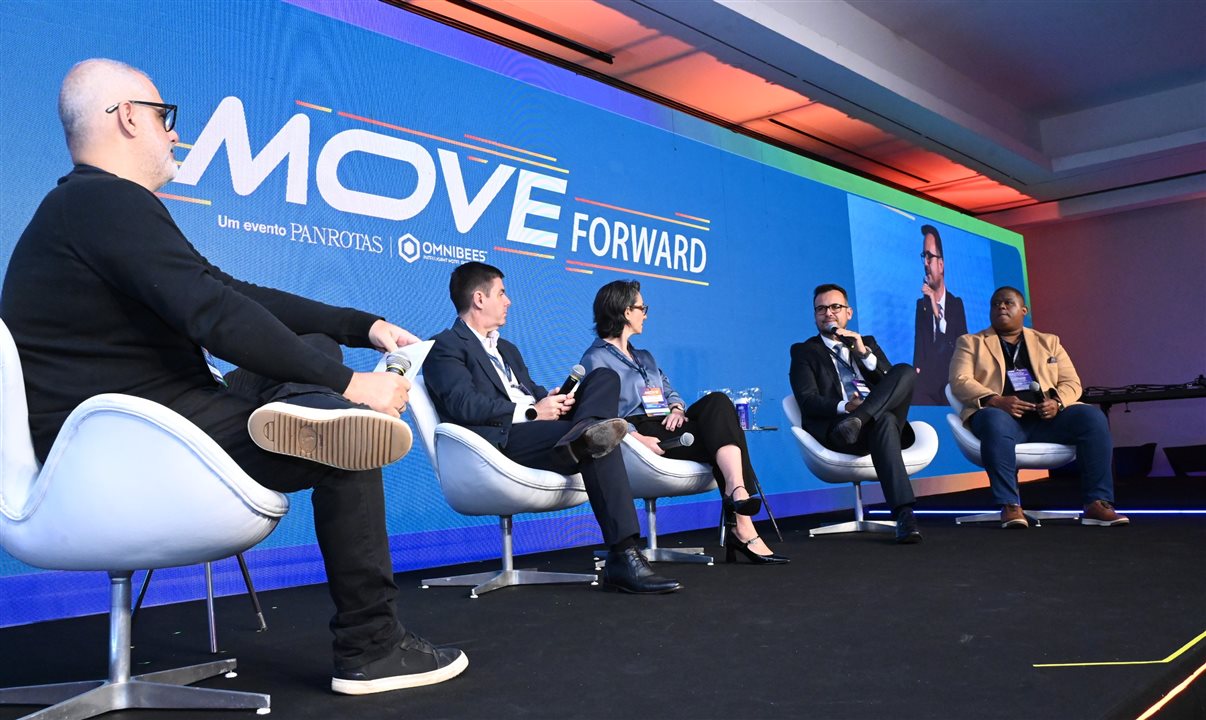 André Fran, moderador do painel, Alexandre Camargo (Assist Card), Heloisa Diniz (Gol), o advogado Marcelo Oliveira e Rafael Nydan (Petrobras)