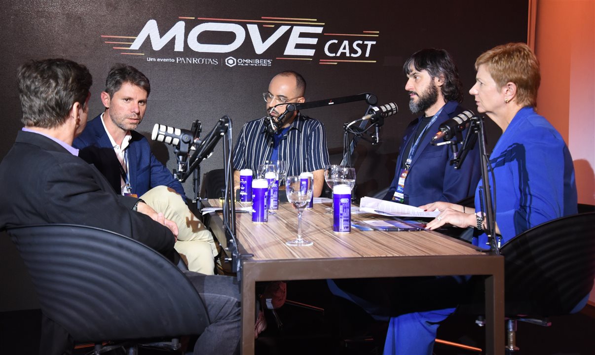 Manoel Vale, da Bradesco Cartões, Jefferson Moreira, da Ernst & Young, Renan Sukevicius, jornalista da BandNews FM<br/> e mediador do debate, Dênis Matos, da Accenture Song, e Christine Valls, da United Airlines