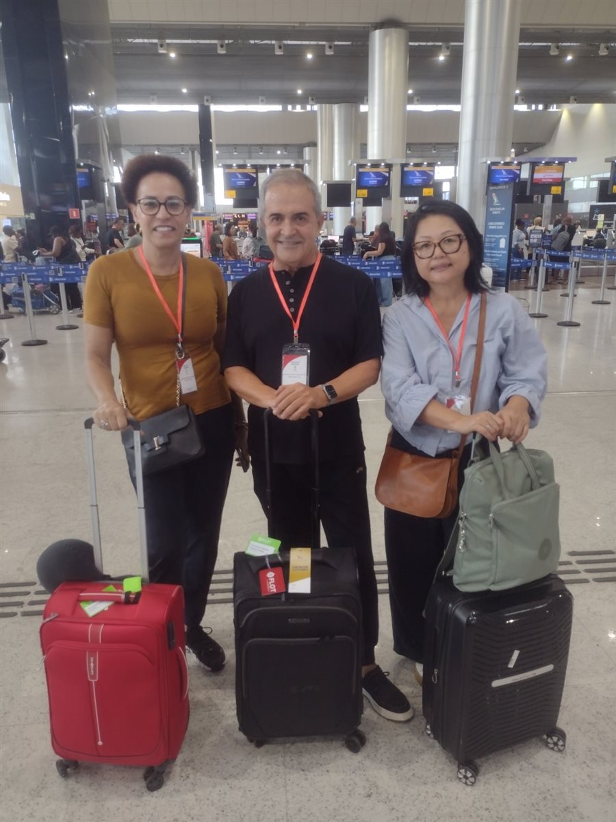 O diretor da Flot, Eduardo Barbosa, e Evandro Gouvea, do comercial da operadora, no embarque da SAA em GRU