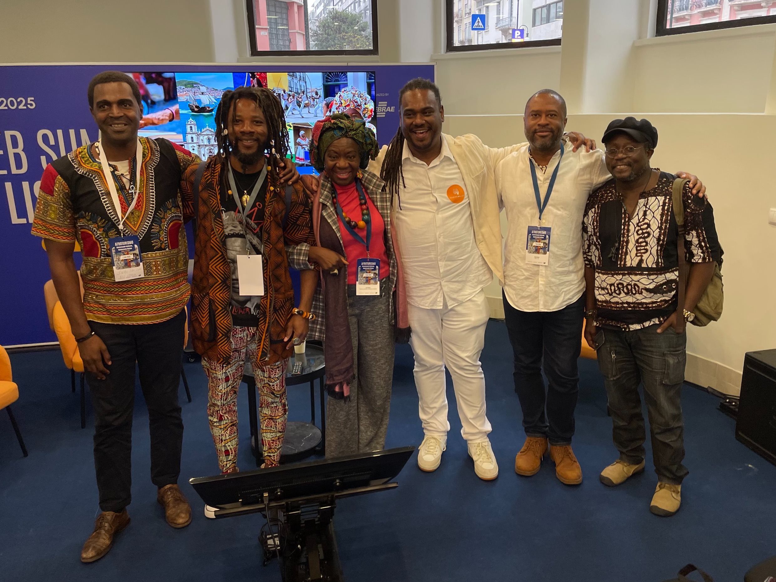 Carlos Humberto, CEO da Diaspora.Black, com Naky, do African Lisbon Tour, Djusé, da Batoto Yetu, José Baessa de Pina, da Noz Stória, e Luzia Muniz, da Pandema (Plataforma para o Desenvolvimento da Mulher Africana)