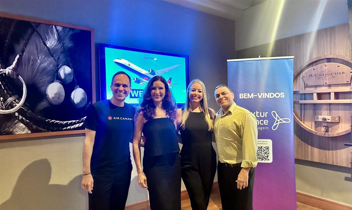 Hugo Franco, da Air Canada, com Adriana Sales, Andrea Fernandes e Bernardo Jaconiano, da Rextur Advance