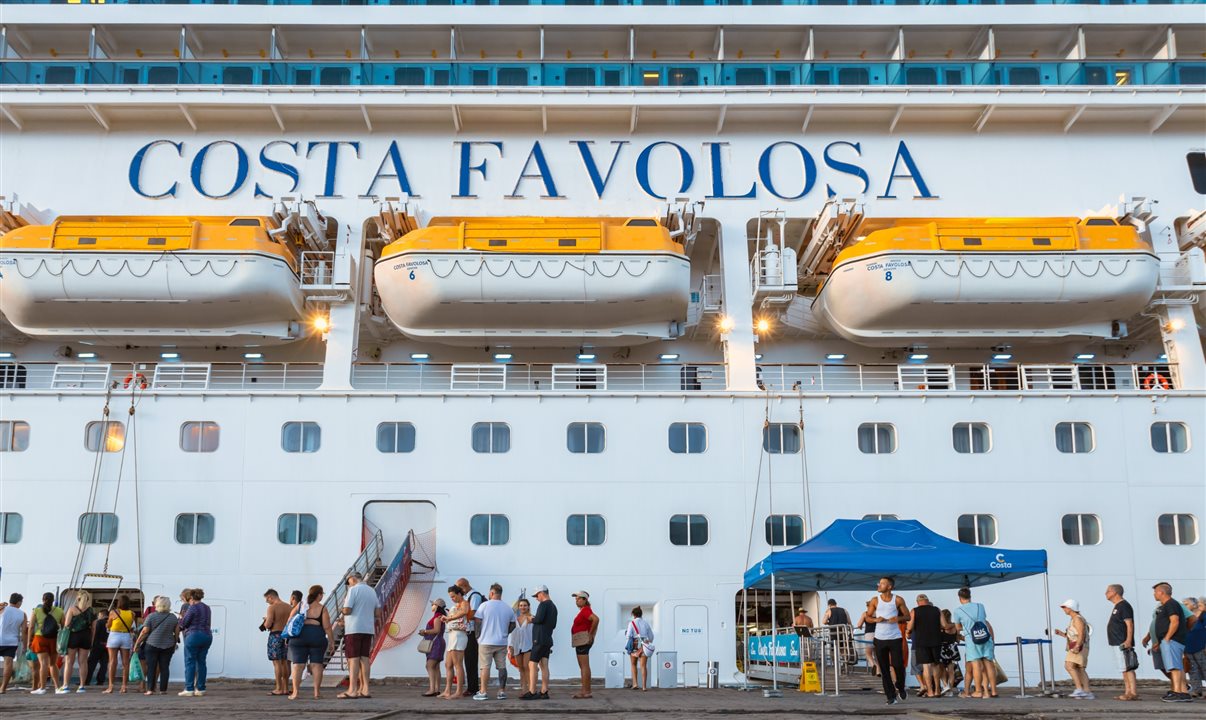 Costa Favolosa tem capacidade para quase 4 mil passageiros