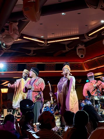 Show durante o jantar é um espetáculo à parte