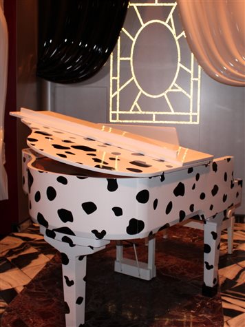 De Vil’s, piano lounge inspirado na vilã Cruella de Vil, também é a novidade no Disney Destiny
