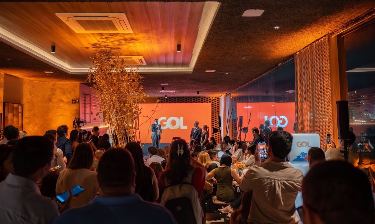O salão do restaurante Esttaleiro, em Fortaleza, com os convidados da Gol para o evento em celebração às novas rotas Fortaleza-Montevidéu e Fortaleza-Foz do Iguaçu