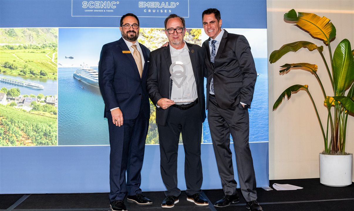Anthony Viciana, vice-presidente de Vendas do Grupo Scenic,  Ricardo Alves, CEO da Velle Representações, e Ken Muskat, Managing Director do Grupo