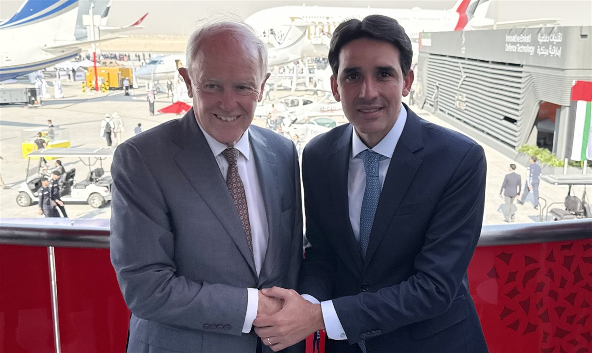 Tim Clark, presidente da Emirates, e Silvio Costa Filho, ministro de Portos e Aeroportos