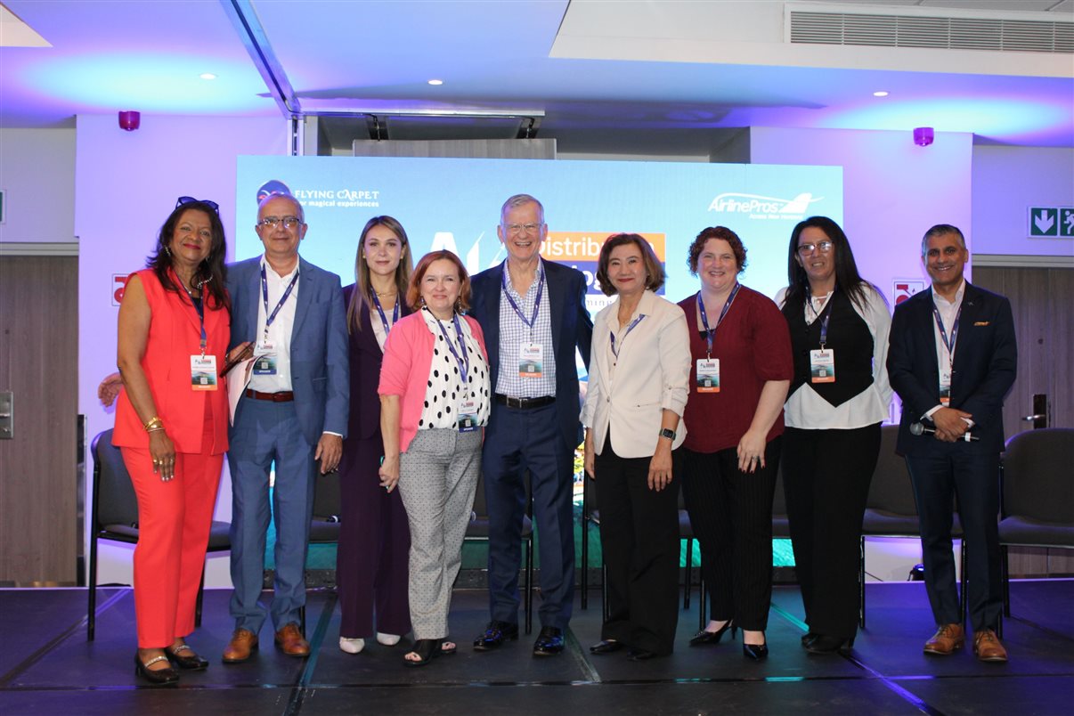 Achma Asokan, da AirlinePros, Hassan Haurag, da Hitit, Manal Al Taher, da Iata, Shelly Younger, da ARC, Willy Boulter, da AirlinePros, Thitikan Wannamaythepong, da TT Aviation, Rebecca Meadows, Susana Ribeiro e Shreyas Nanavati, da AirlinePros