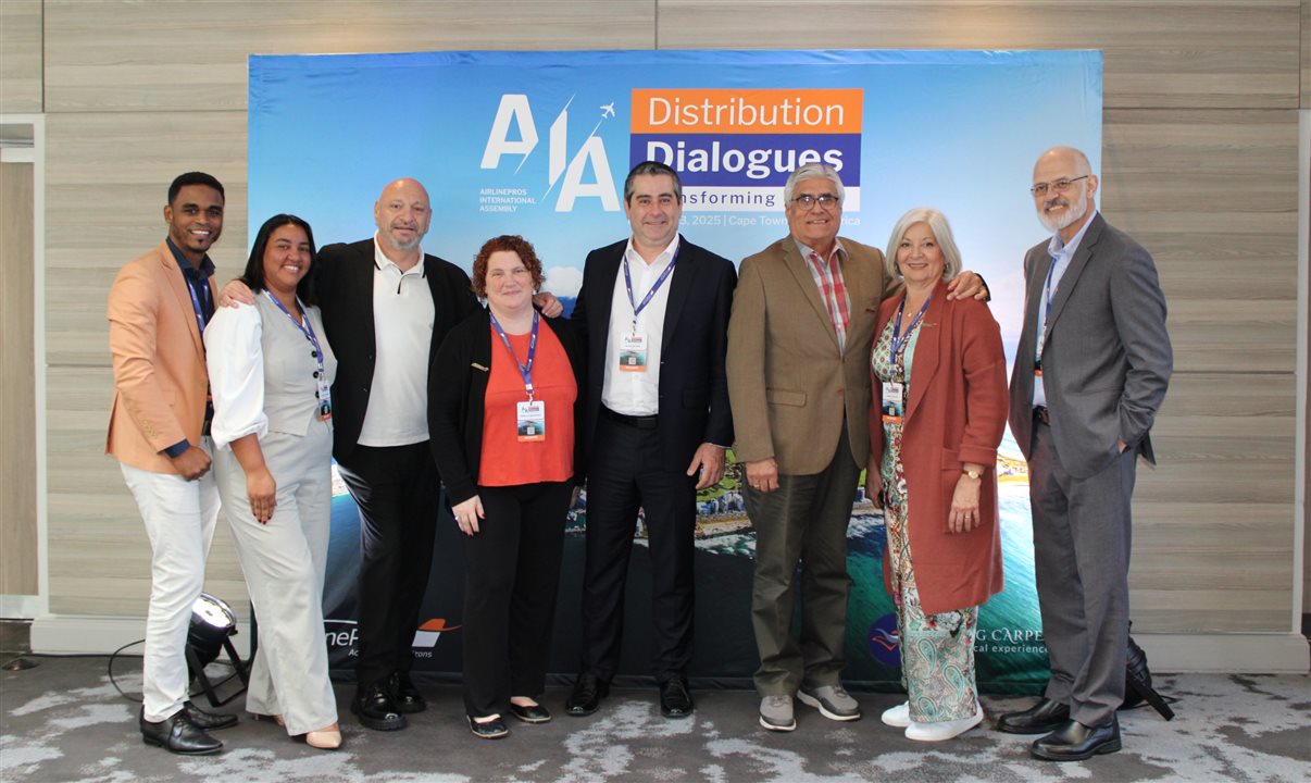 Time da AirlinePros na América Latina: Danni Osoria e Elizabeth Peguero (República Dominicana), Bruno Fegan (Equador), Rebecca Meadows (Brasil), Klaus Becker (Chile), William e Chary Araújo León (Panamá), e Altamiro Medici (Brasil)\n\n\n\n