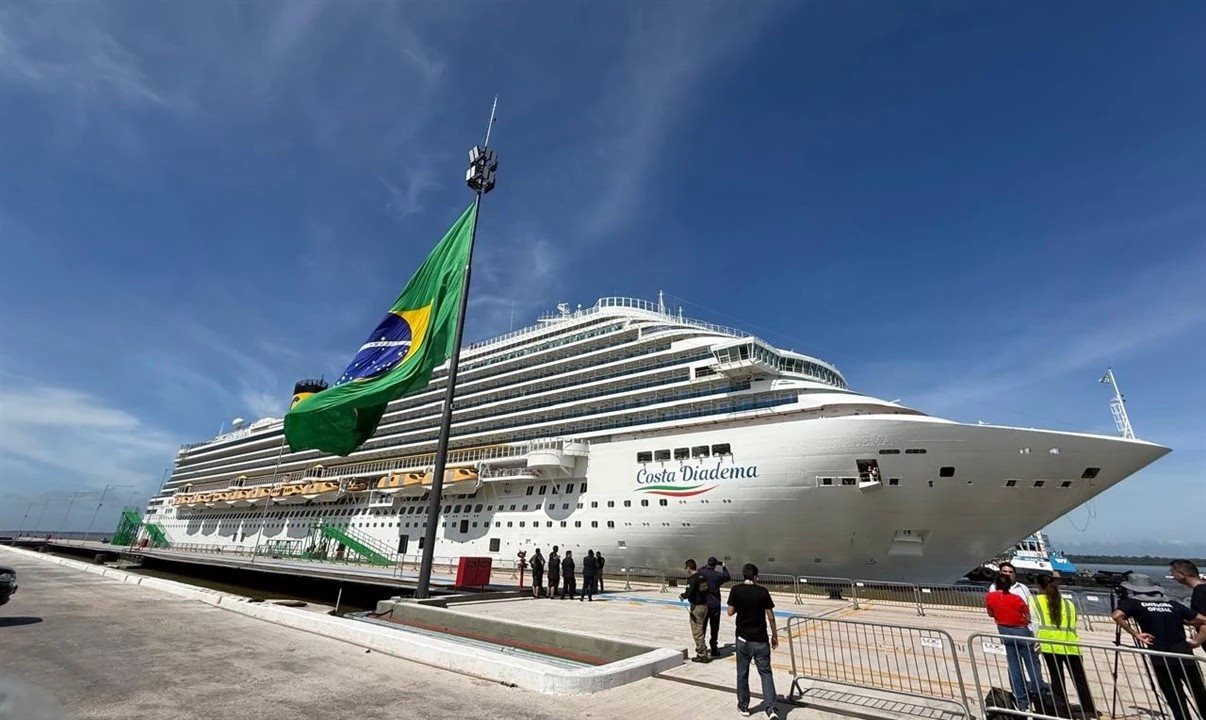 Costa Diadema no Porto de Outeiro