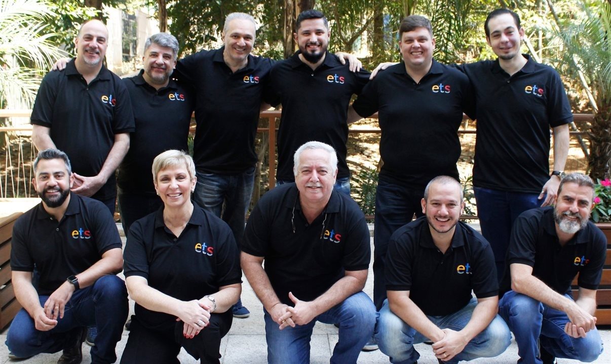 Time que deu start na ETS: Ary Xavier, Sandro dos Santos, Marcos Tadeu, Celso Bellegarde, Evandro Kulm, Paulo Vanali, Ricardo Cáceres, Barbara Picolo, Michael Barkoczy, Otavio Dadamo e Emerson Amaral