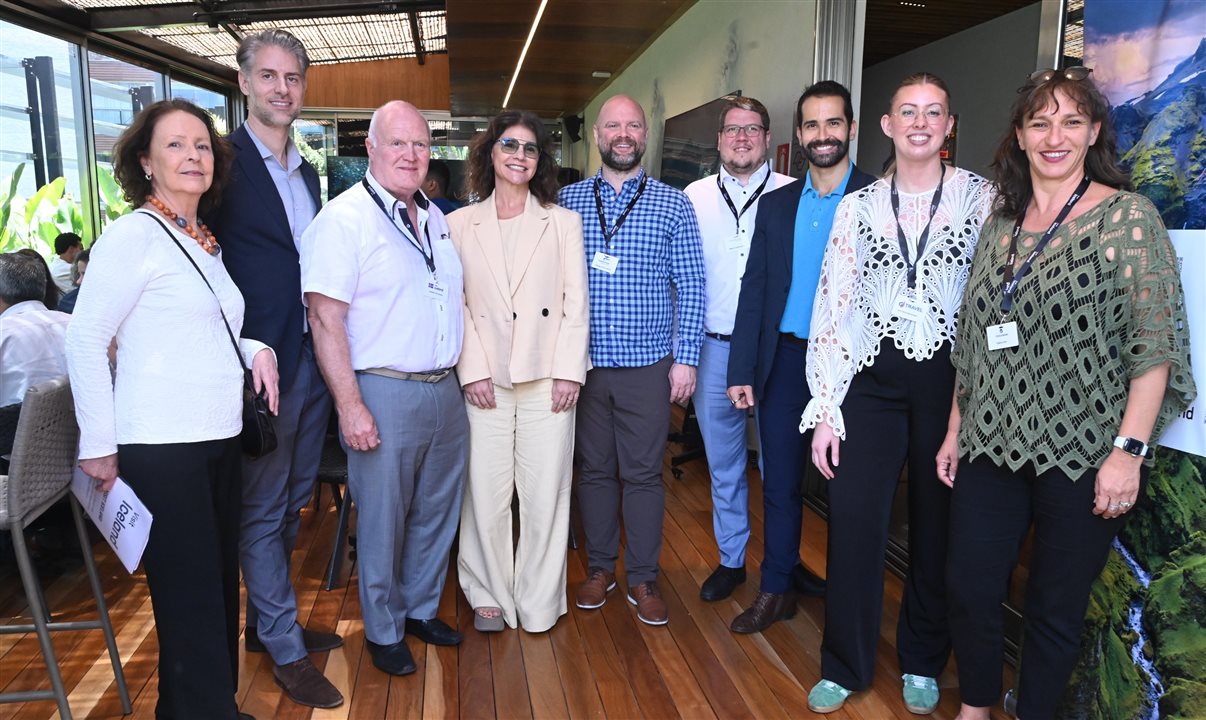 Vera Achcar, da Interamerican Network, John Lysbjerg Rasmussen, da IcelandAir, Thorleifur Thor Jonsson, do Visit Iceland, Danielle Roman, da Interamerican Network, Guolaugur Kristmundsson, da Iceland Travel, Helgi Thor Guomundsson, da Prime Tours, Anderson Graciotti, da Version Unique, Katrin Maria Sigurdardottir, da GJ Travel, e Virginie Cano, da Terra Nova